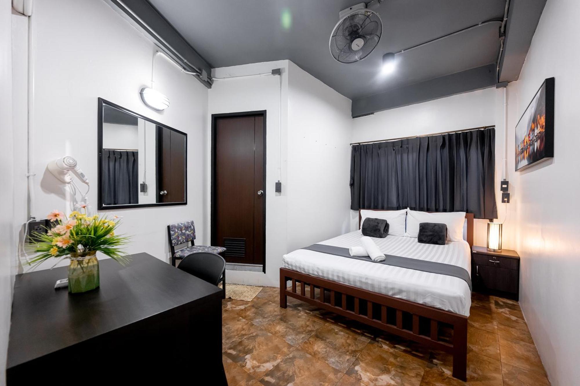 Vibes Hostel Bangkok Dış mekan fotoğraf