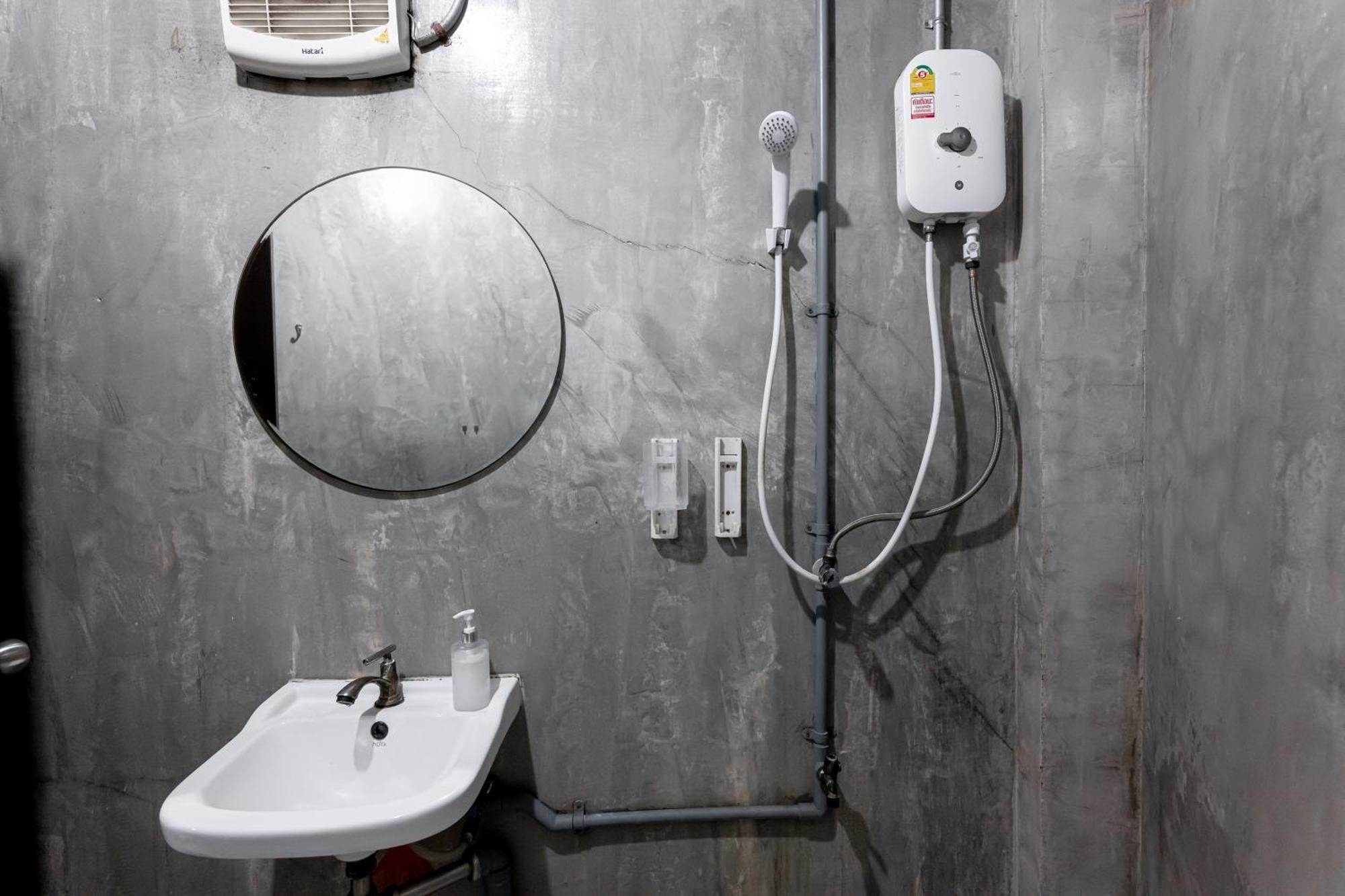 Vibes Hostel Bangkok Dış mekan fotoğraf